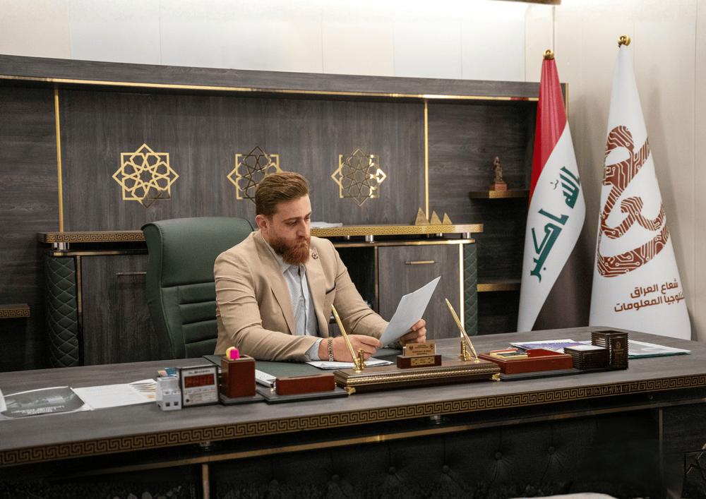 من نحن